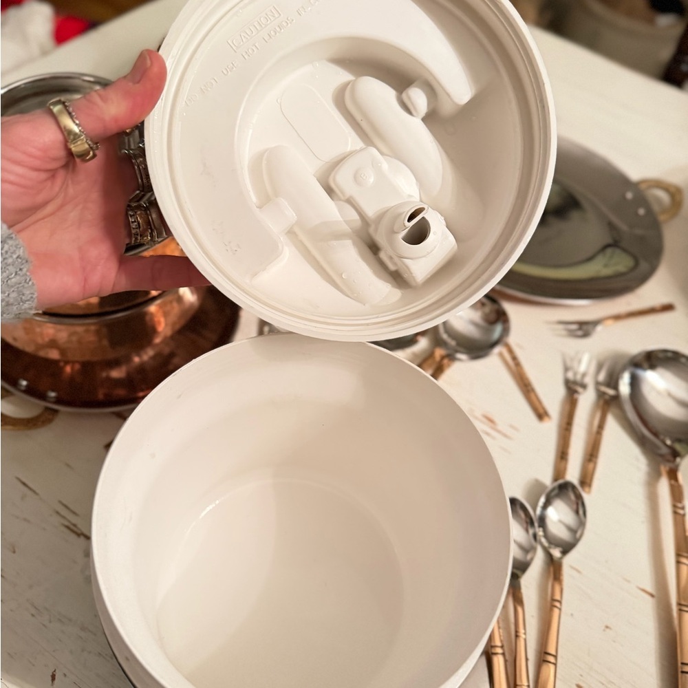 Vintage Igloo Insulated Cooler Beverage Jug - Picture 6 of 6